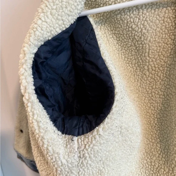 Levi's Sherpa Lined Denim Jacket - Picture 3 of 6